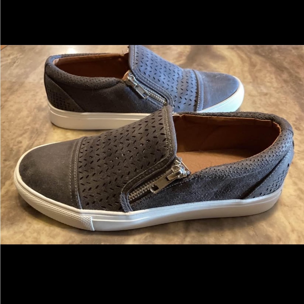 Report - Stitch Fix - Gray Slip-On Sneakers with Zipper 6.5
